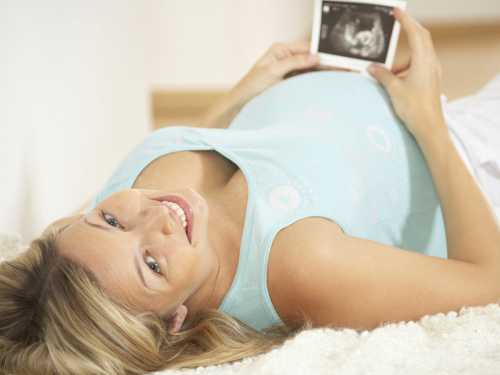 Правильно дышать и правильно тужиться вас могут научить на специальных курсах для беременных либо, когда вы уже поступили в роддом, покажет акушерка