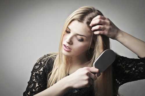 Такие средства наносят на сухие или влажные волосы после мытья, они увлажняют и защищают волосы, при этом не утяжеляют их