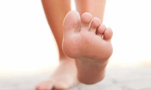 Почему возникает жгучая боль в ступнях