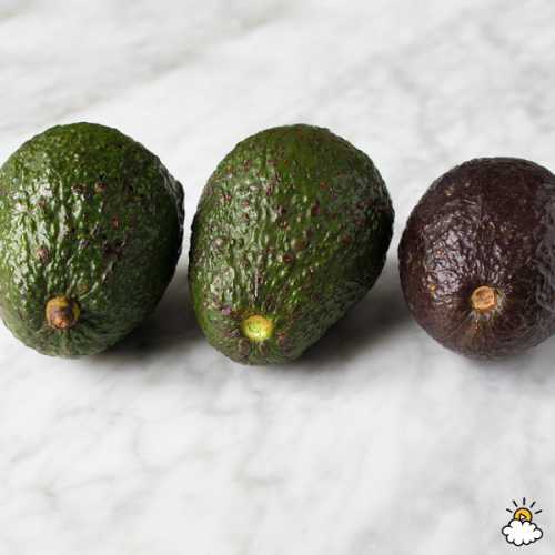 Вкус недоспелого авокадо напоминает неспелую грушу или тыкву, может слегка отдавать горчинкой